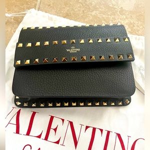 Valentino Garavani Rockstud small shoulder bag with card holder set